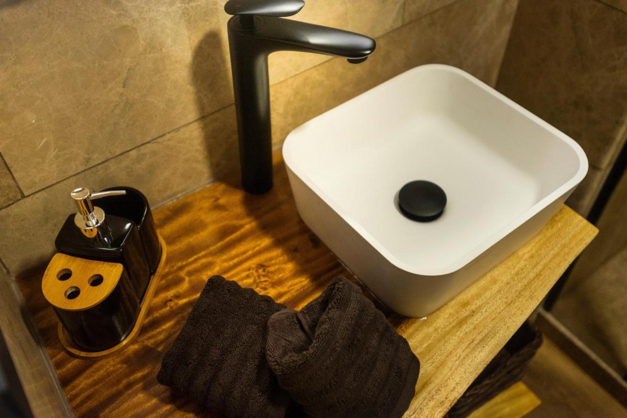 Lances Beach Penthouses タリファ エクステリア 写真