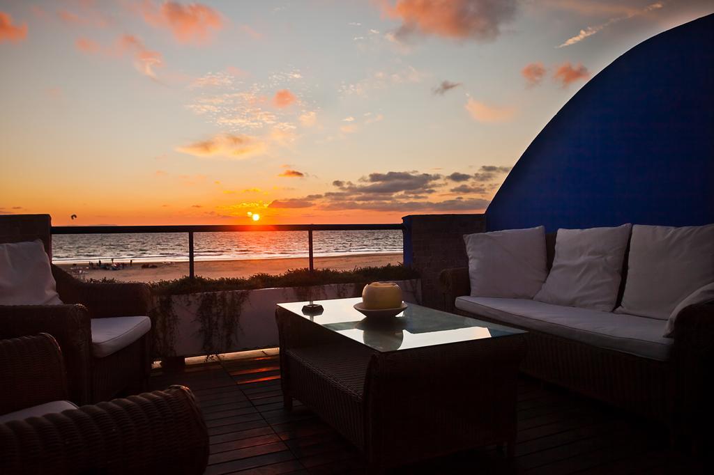Lances Beach Penthouses タリファ エクステリア 写真